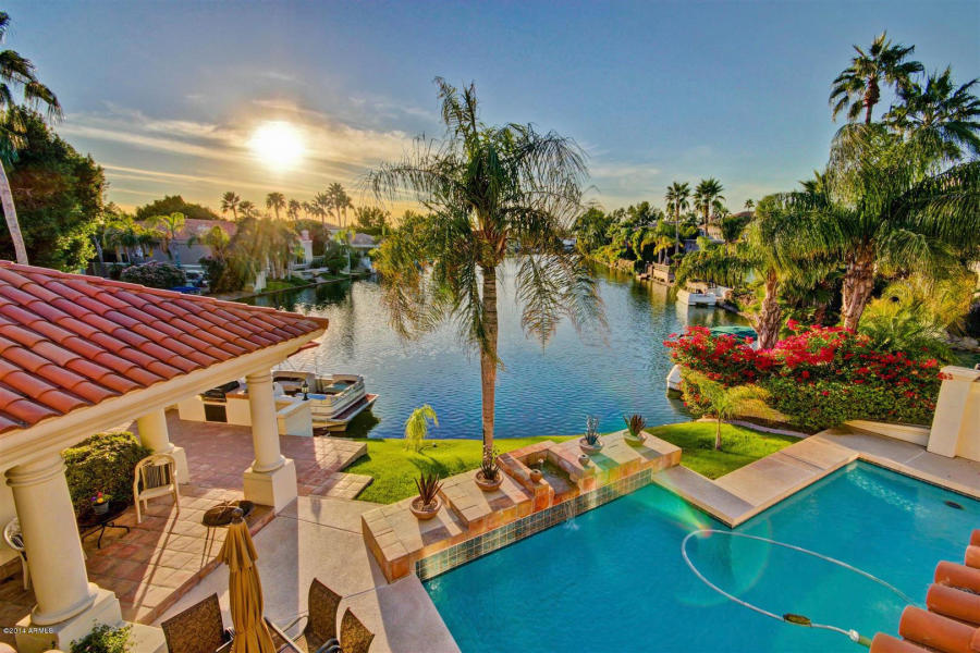 Waterfront Single Story Homes in Gilbert, AZ Updated Daily